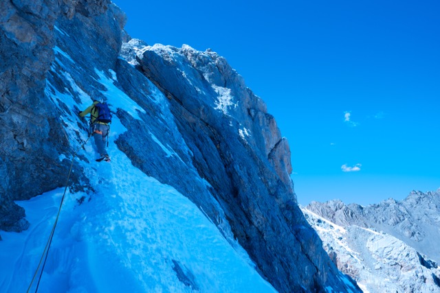 A Comparative Analysis of High-Altitude Mountaineering Expedition Costs